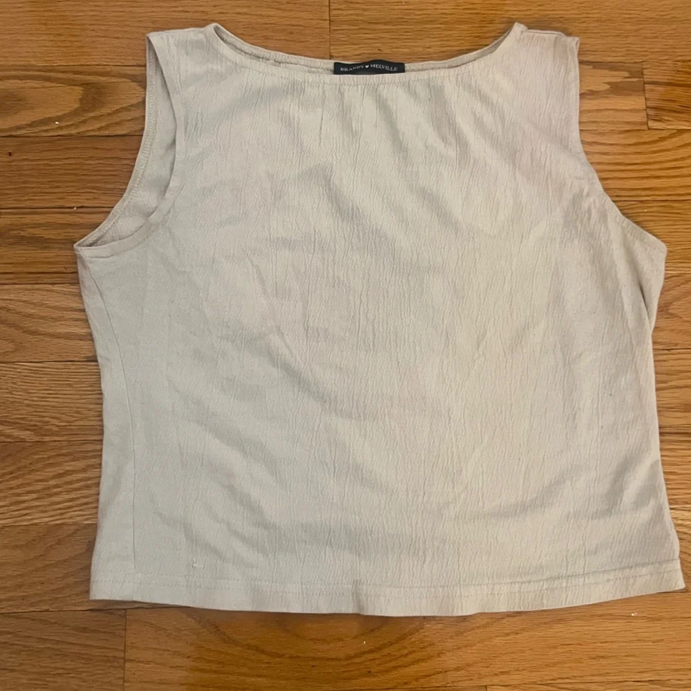 Brandy Melville cream textured high neck sleeveless tank top - Picture 2 of 7